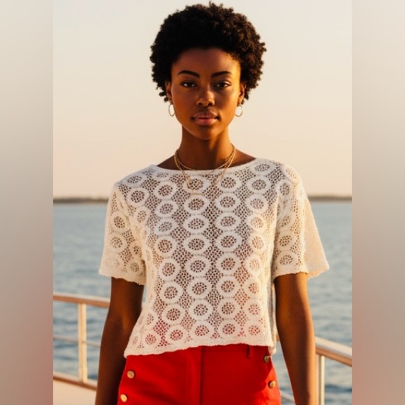 Forever 21 Tops - Forever21 SZ M Off white “crochet like” crop top w/ open back. Bust 38”-42”